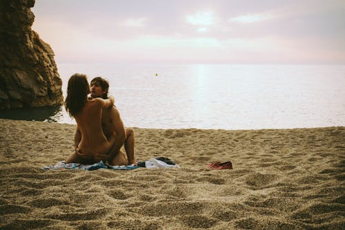 El chico de la playa nudista (That Guy at the Nudist Beach)  Sex  Confess | XConfessions Porn for Women